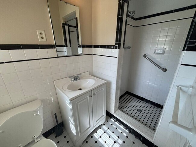 Building Photo - 1531 Iris Dr