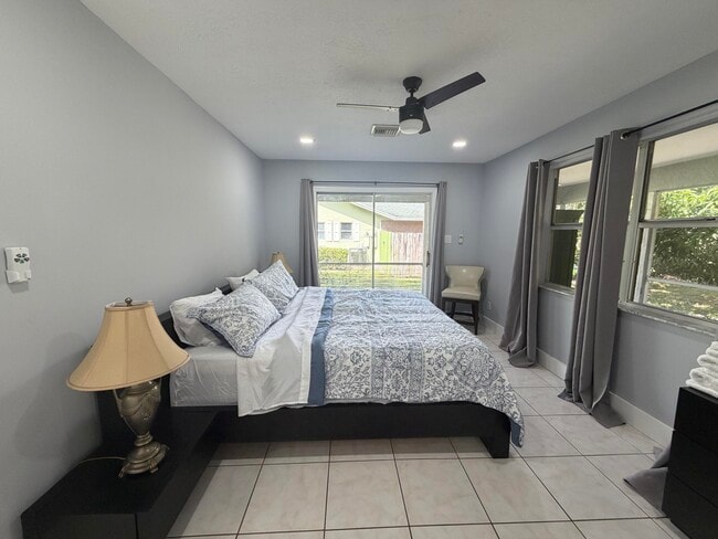 Building Photo - 1392 Riverside Cir