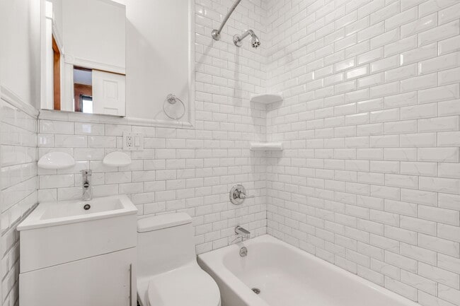Building Photo - 50 W 91st St