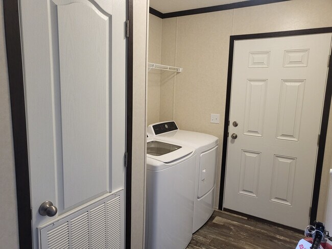 Building Photo - 271 Spruce