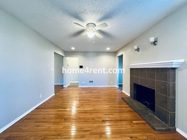 Building Photo - Adorable Home Featuring Wood Floors, SS Ap...