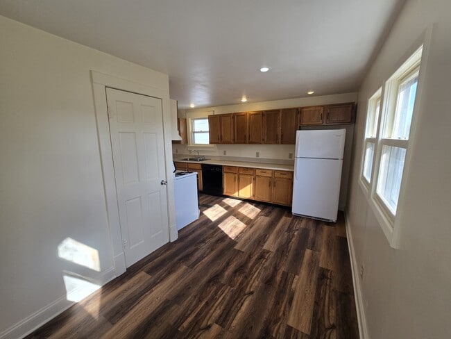 Building Photo - 417 W Walnut St