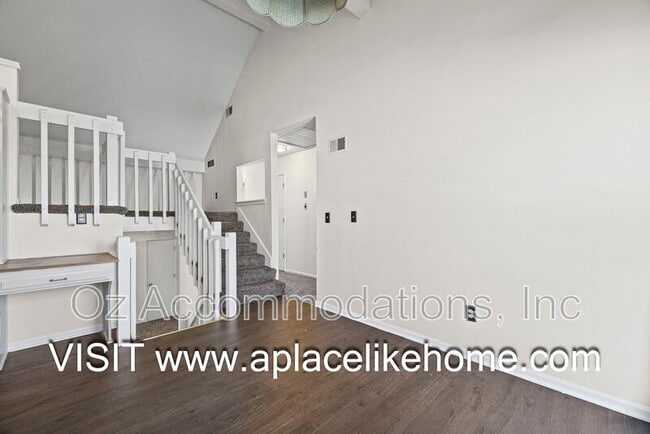 Building Photo - 530 SE Hampton St