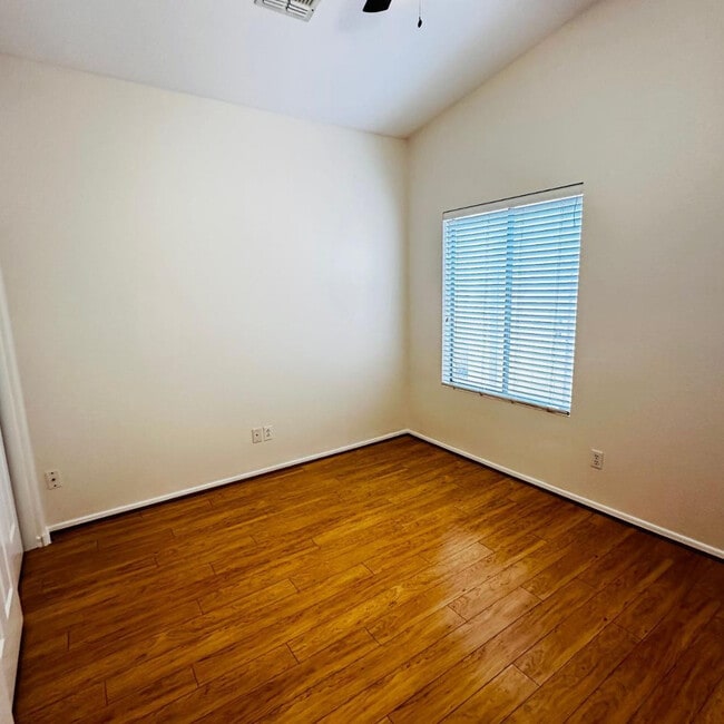 Building Photo - 949 S Racine Ln