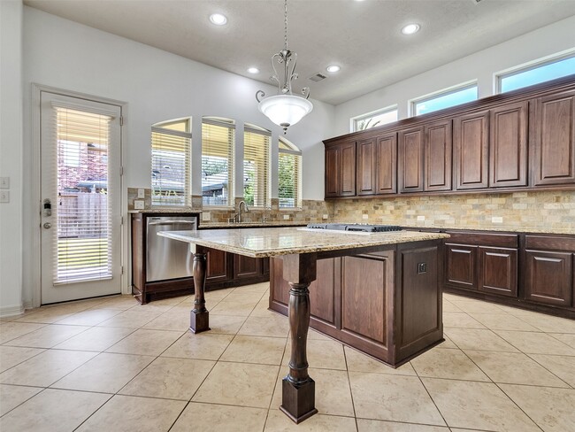 Building Photo - 28003 Iberville Glen Dr