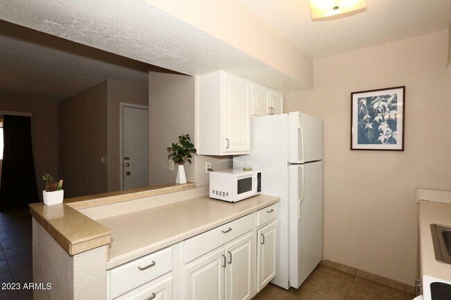 Building Photo - 4554 E Paradise Village Pkwy N