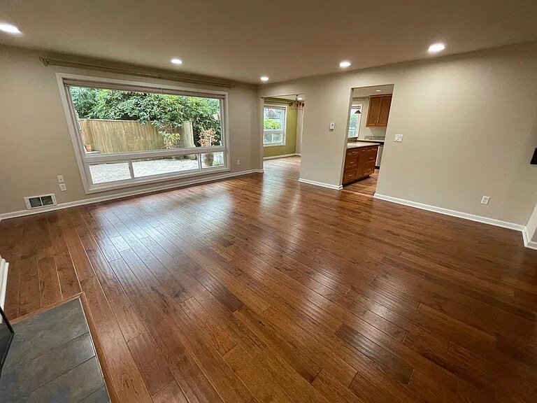 Building Photo - 2423 8th Ave N