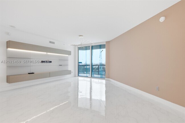 Building Photo - 17301 Biscayne Blvd