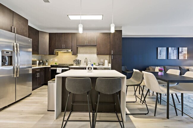 Building Photo - 205 S Kings Dr