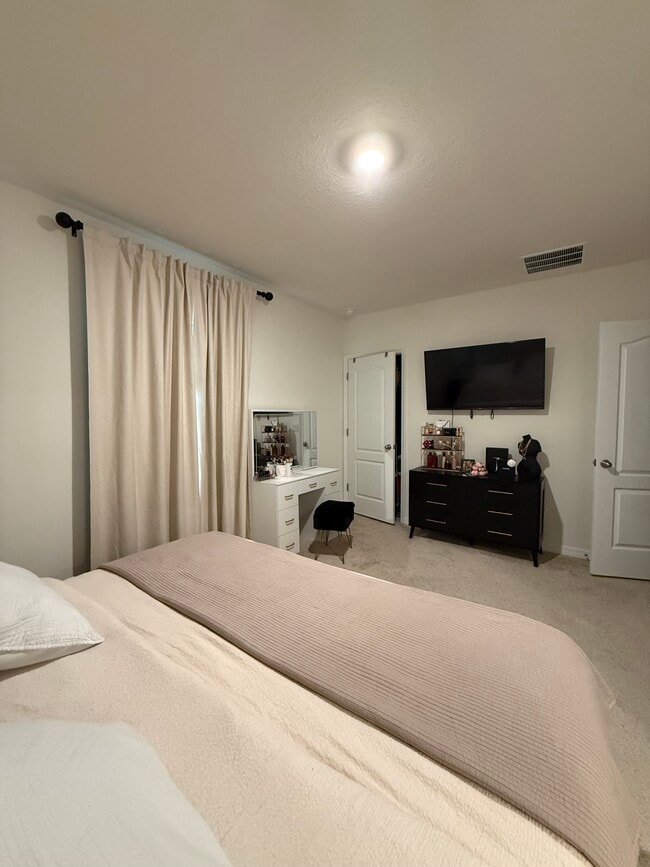 Building Photo - 111 Maya Wy