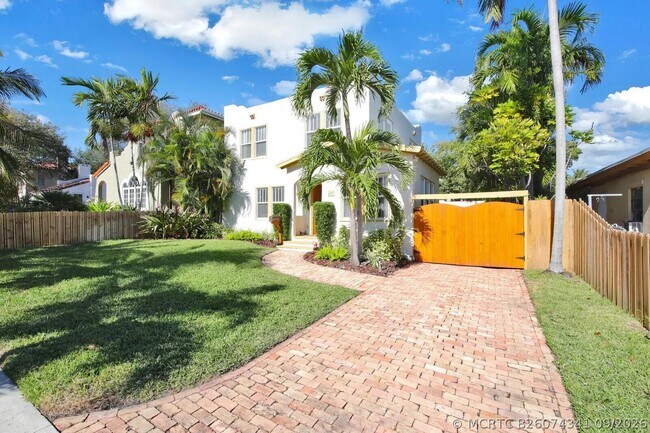 Building Photo - 607 Flamingo Dr