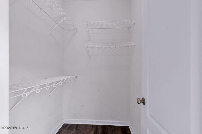 Building Photo - 402 Derrick Dr
