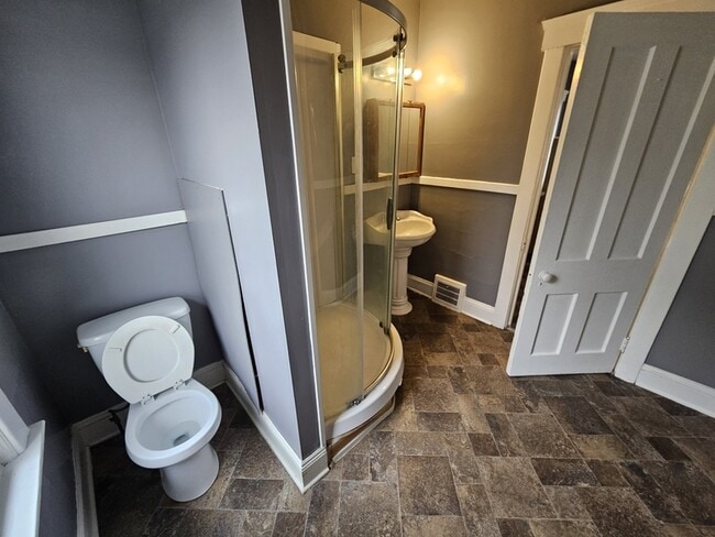 Building Photo - 2059 W 105th St