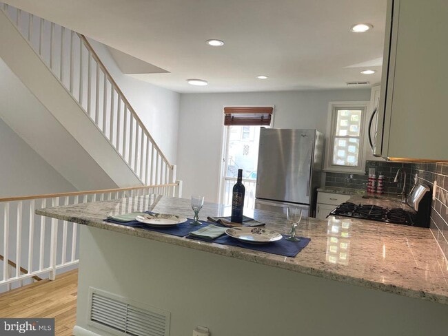 Building Photo - 108 G St SW