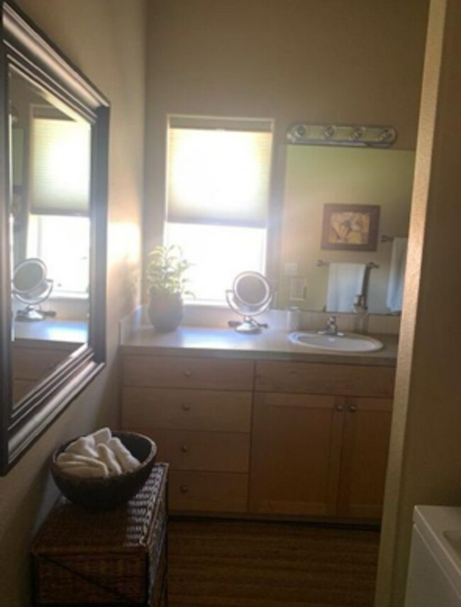 Building Photo - 61097 Larkspur Loop
