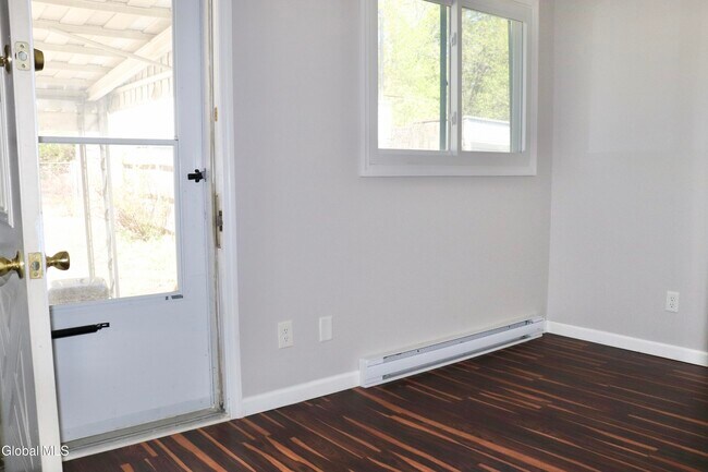 Building Photo - 628 N Pearl St