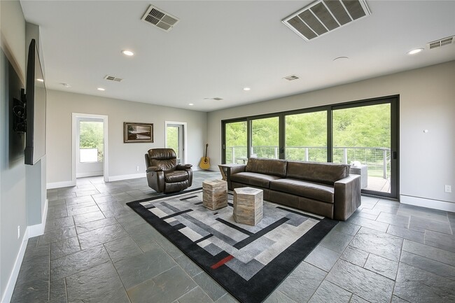 Building Photo - 5202 Chesapeake Way