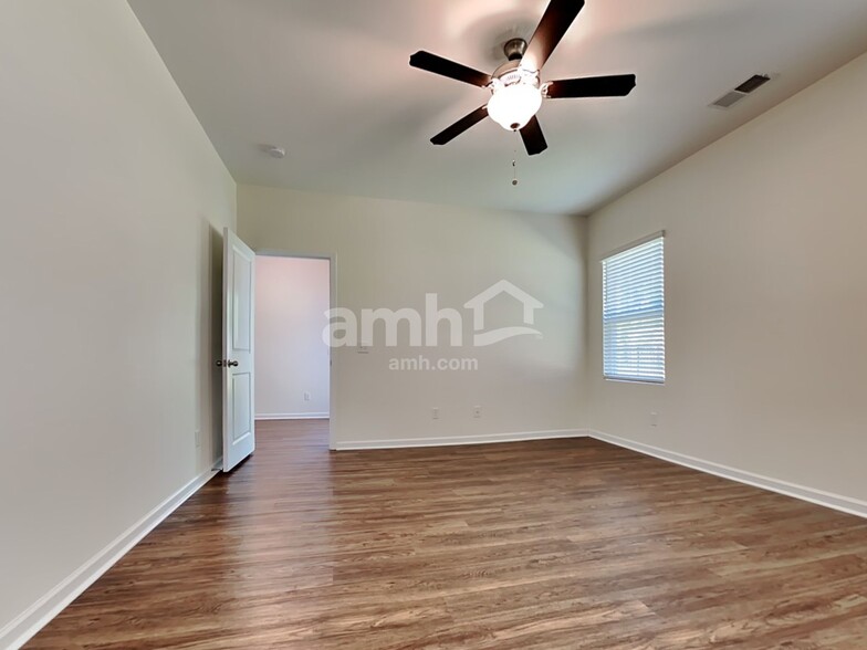 Building Photo - 188 Orion Way