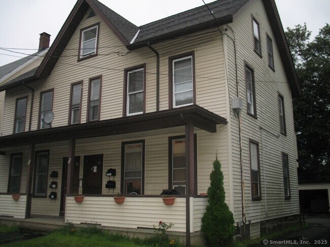 Primary Photo - 563 Howe Ave