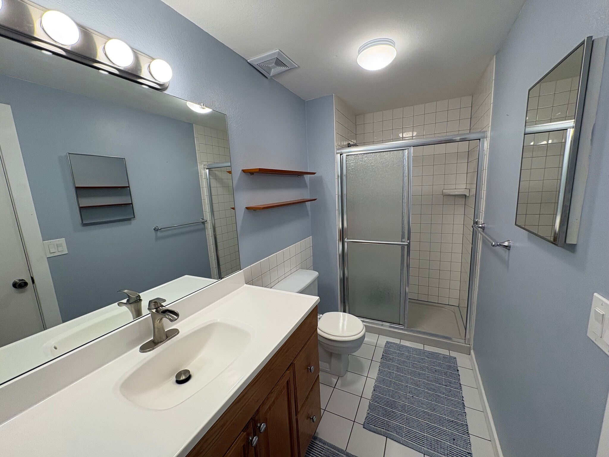 Building Photo - 5565 S Lansing Ct