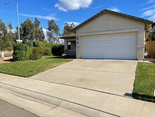 Building Photo - Great CHURCHILL DOWNS Single Story Elliott Home!