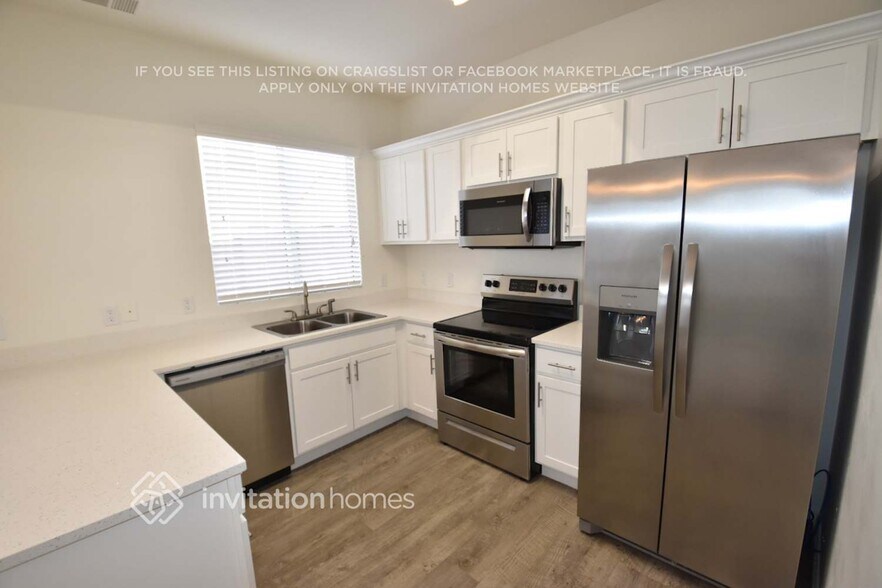 Building Photo - 7410 S 39th Dr
