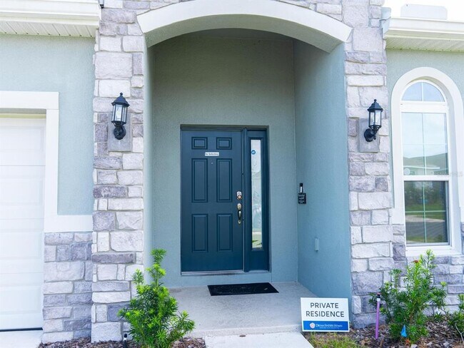 Building Photo - 445 Silver Palm Dr