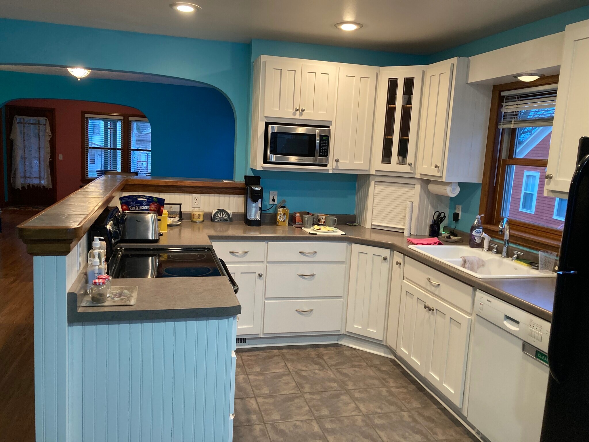 Kitchen w/ lots of storage - 335 Water St