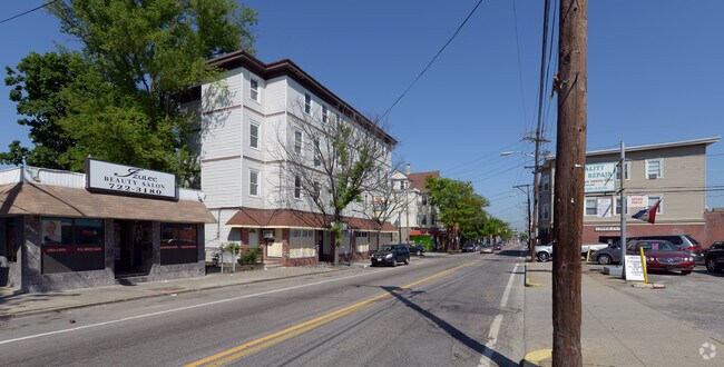 Building Photo - 502-510 Dexter St