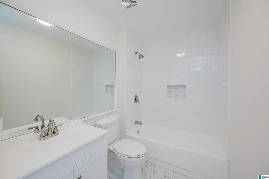 Building Photo - 260 Vine St