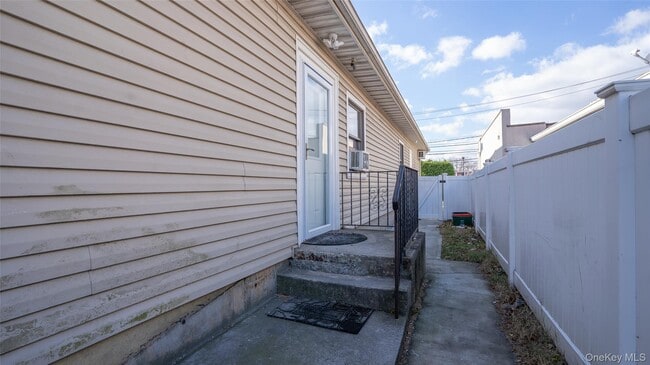 Building Photo - 4001 Broadway