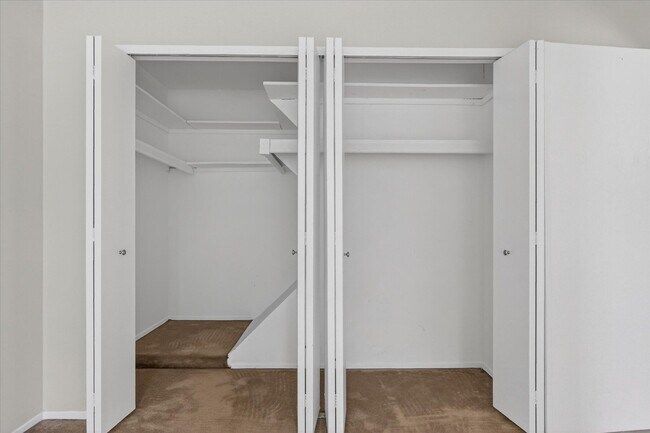 Building Photo - 41070 Southwind Dr