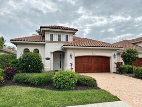 Building Photo - Luxury Coach Home with Pool in Fiddlers Creek