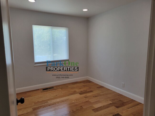 Building Photo - Stunning single level home in Walnut Creek's Parkmead Neighborhood