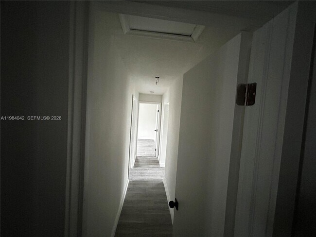 Building Photo - 4429 SW 21st St