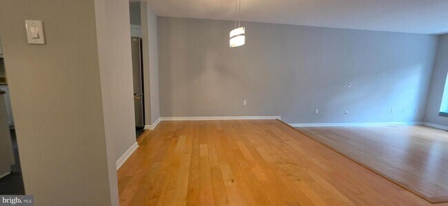 Building Photo - 1353 Templeton Pl