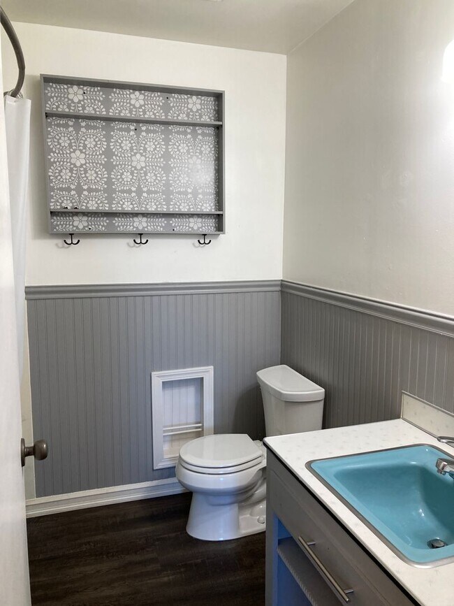 Building Photo - Kennewick Location w/a Country Flare!