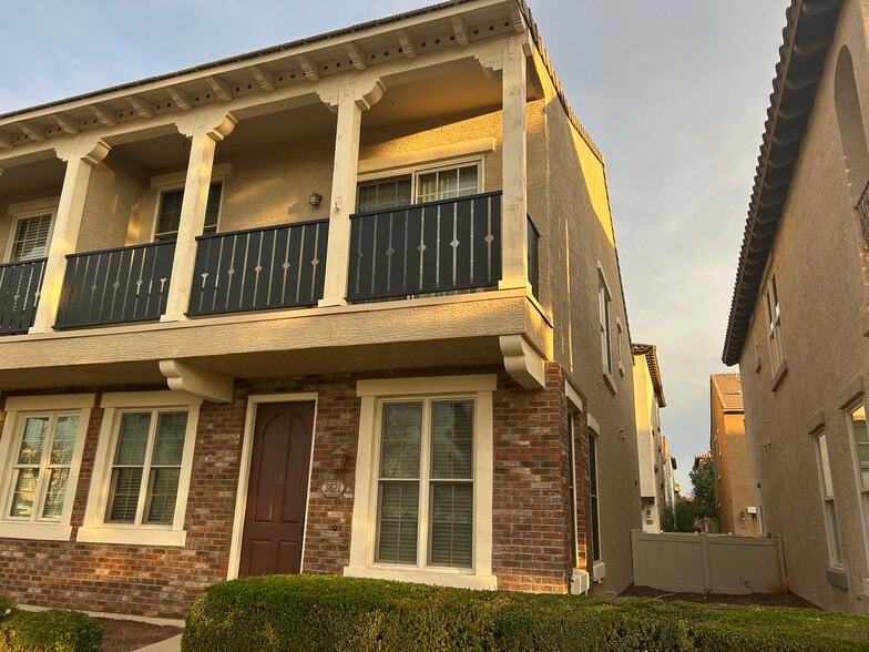 Building Photo - 3621 E Leslie Dr