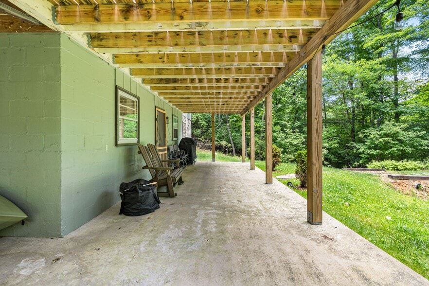 Building Photo - 864 Trojan Horse Cir