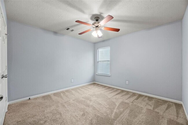 Building Photo - 526 Silky Leaf Dr