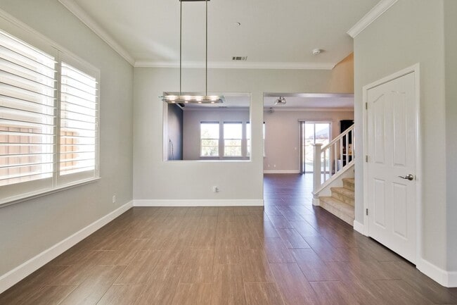 Building Photo - Gorgeous and Very Spacious Home - 3BR 2.5 BA in  San Jose - This is a MUST SEE!!!