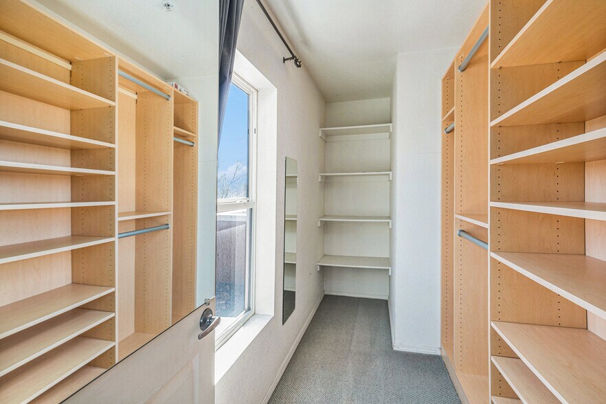 Building Photo - 2610 Iris Ave