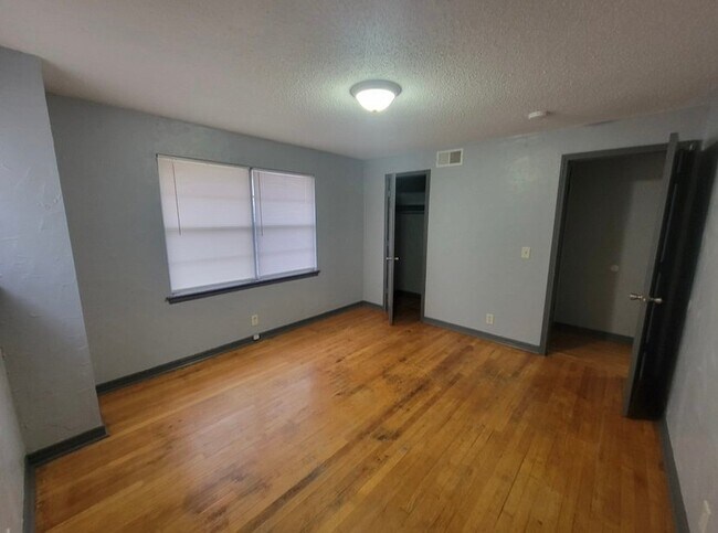 Building Photo - 817 NE 81st St