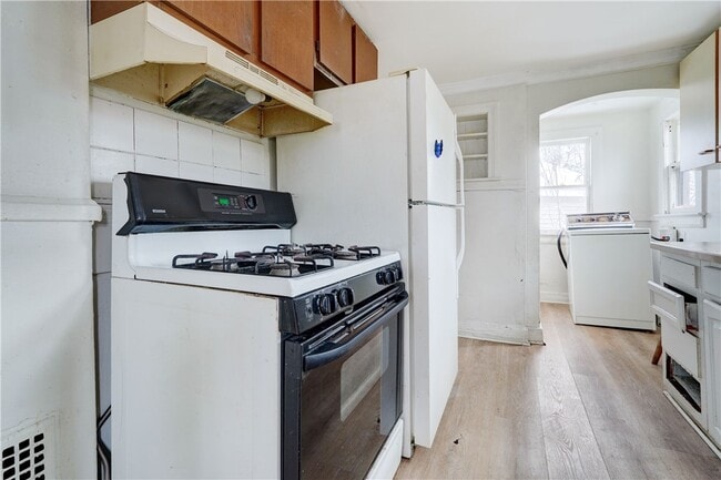 Building Photo - 127 Rosewood Terrace