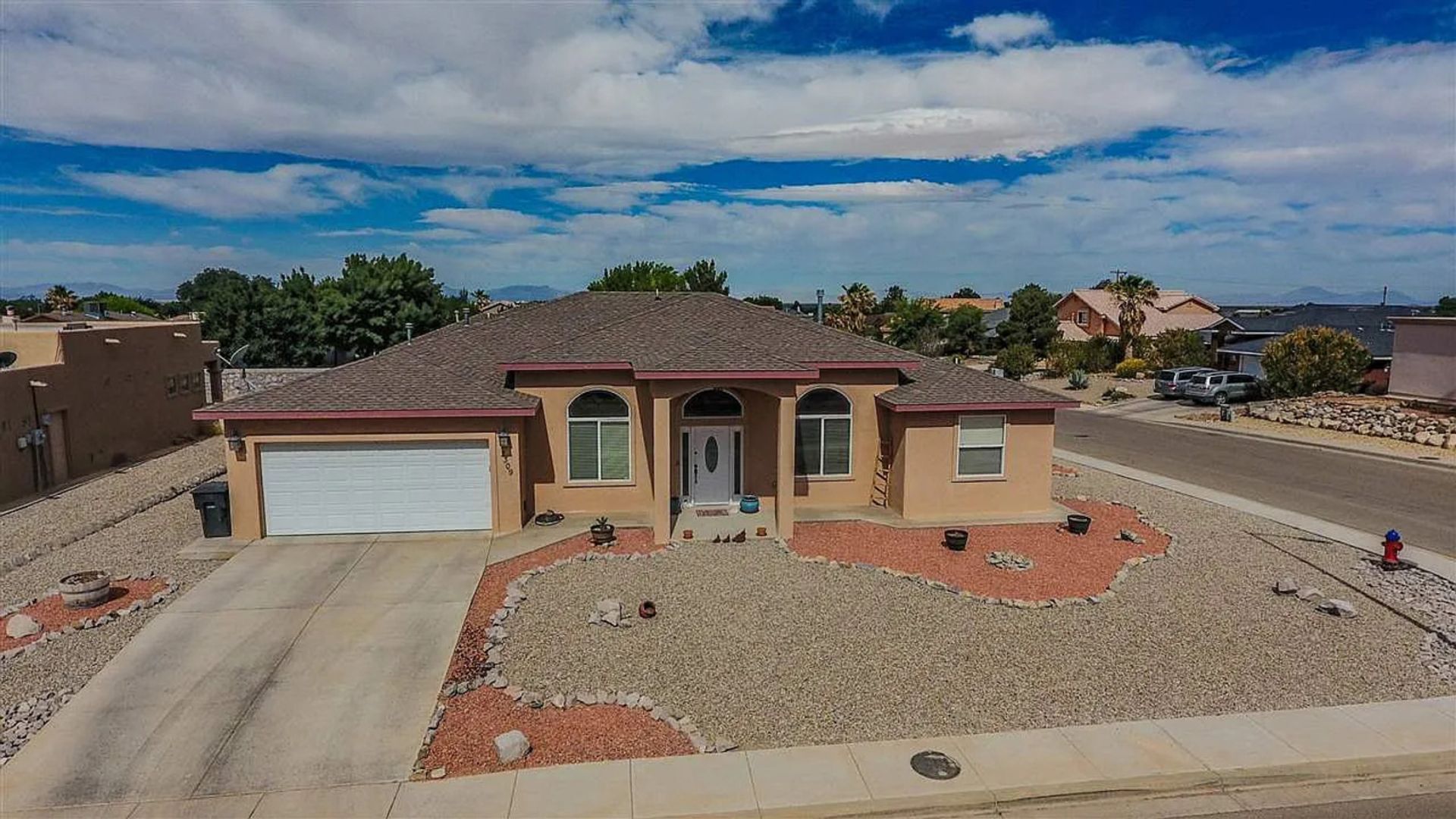Building Photo - 2309 Saguaro Loop