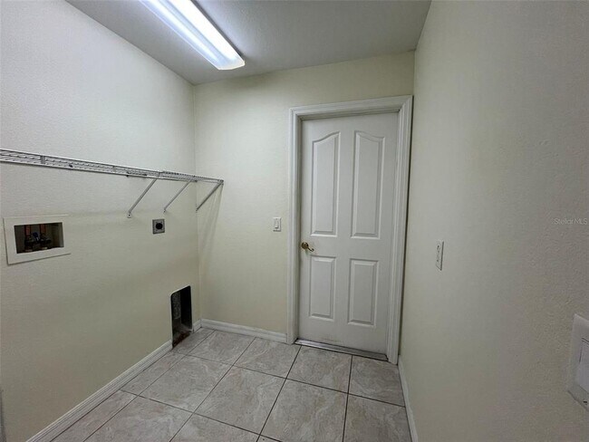 Building Photo - 7450 Blutter Rd