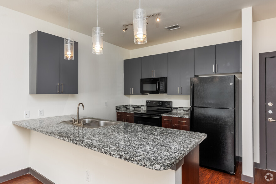 1BR, 1BA - 628SF | A1 - SEVEN TWELVE LOFTS