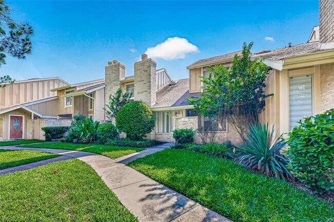 Building Photo - 11677 Village Pl Dr