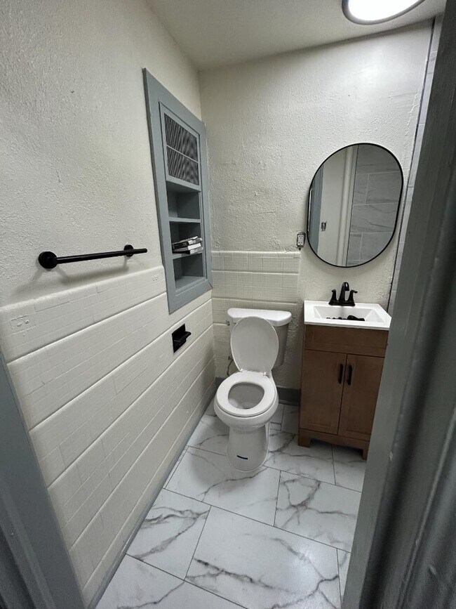 Building Photo - 3708 Summit St