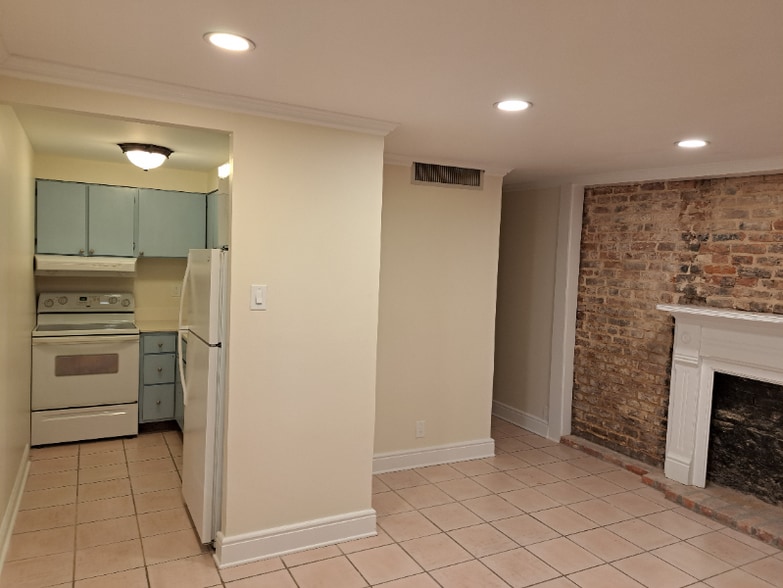 Building Photo - 617 Dauphine St